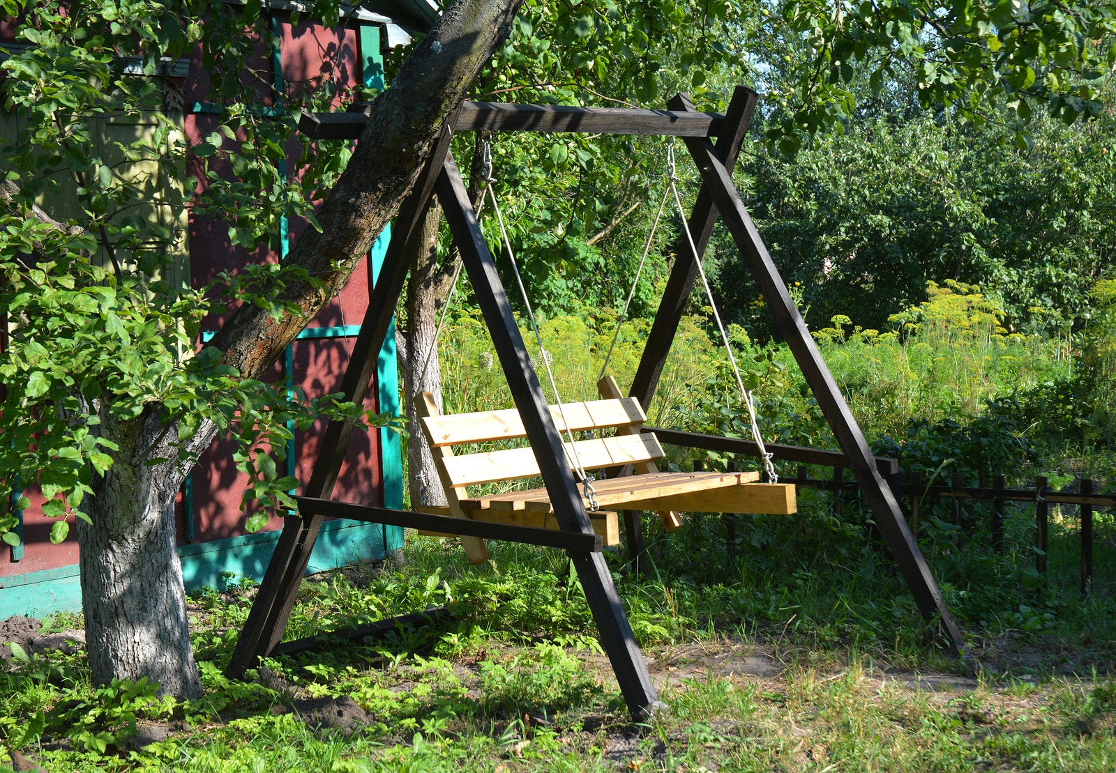 cień w ogrodzie